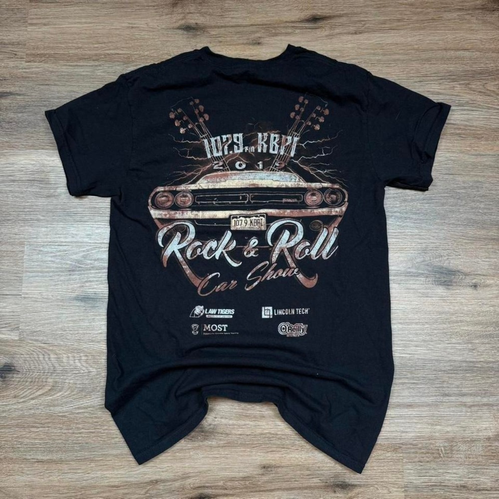 Vintage 2000s dodge challenger rock and roll car show graphic‎ tee